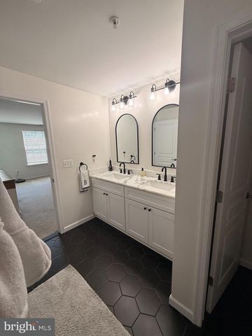 14838 MASON CREEK CIR, Woodbridge, VA 22191