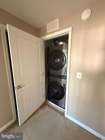 14838 MASON CREEK CIR, Woodbridge, VA 22191