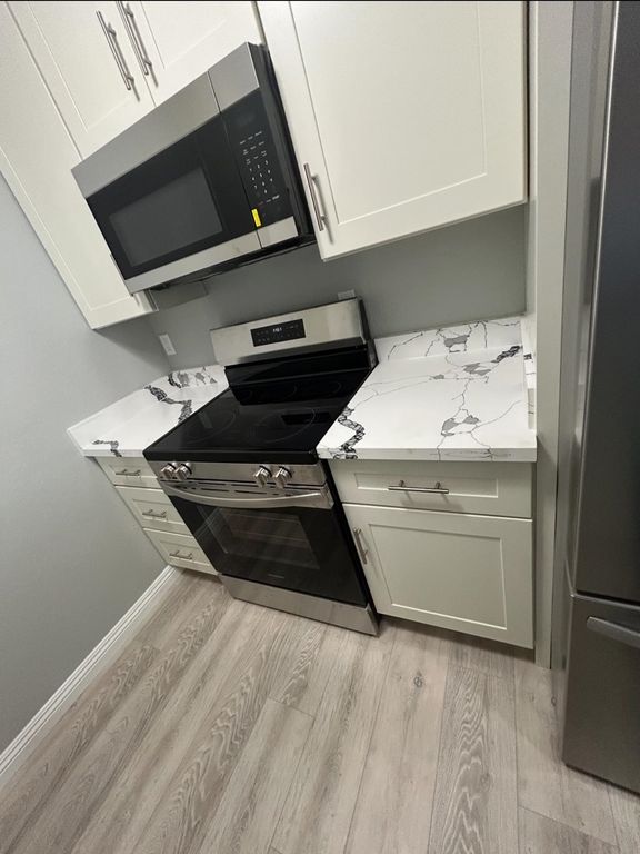 Image 3 of property listing at 29629 29629 Mountain Oak Ct 50, Hayward, CA 94544