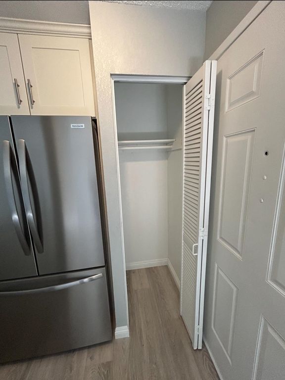 Image 4 of property listing at 29629 29629 Mountain Oak Ct 50, Hayward, CA 94544