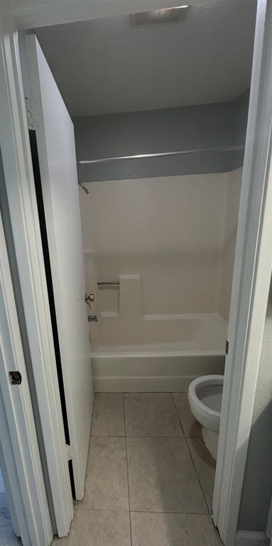 Image 8 of property listing at 29629 29629 Mountain Oak Ct 50, Hayward, CA 94544