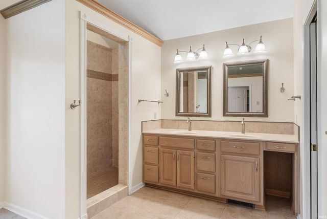 2821 Emerald Lake Drive, Fort Wayne, IN 46804