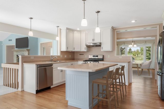 2821 Emerald Lake Drive, Fort Wayne, IN 46804