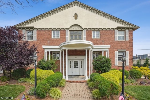 206 Main St 13, Millburn Twp., NJ 07041