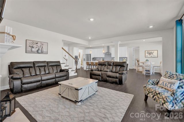 309 W Waterlynn Road, Mooresville, NC 28117