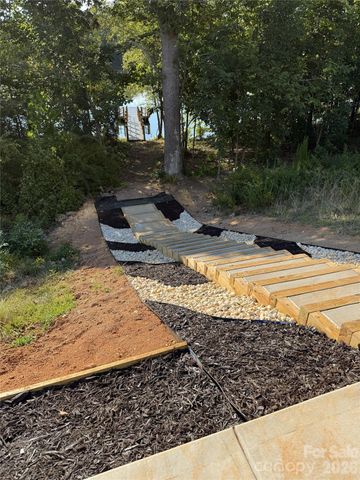 309 W Waterlynn Road, Mooresville, NC 28117