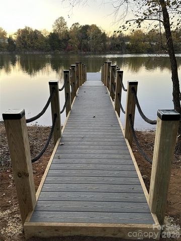 309 W Waterlynn Road, Mooresville, NC 28117