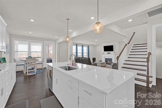 309 W Waterlynn Road, Mooresville, NC 28117