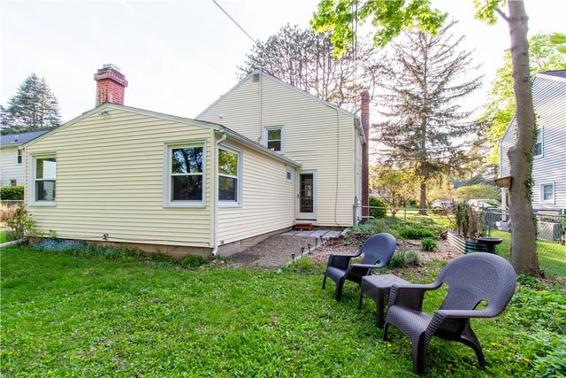 100 Newcastle Road, Rochester, NY 14610