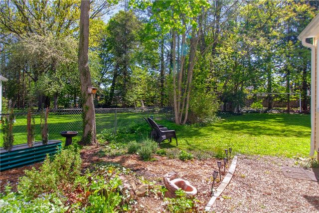 100 Newcastle Road, Rochester, NY 14610