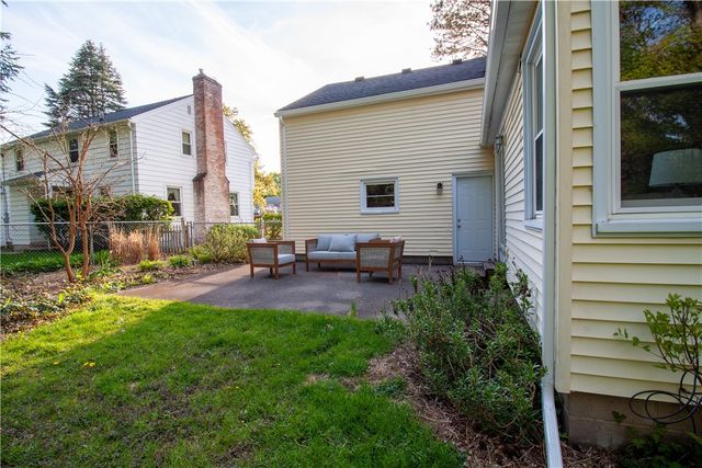 100 Newcastle Road, Rochester, NY 14610