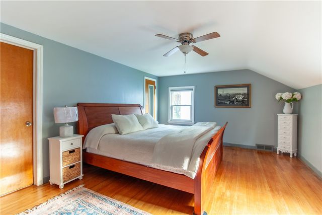 100 Newcastle Road, Rochester, NY 14610