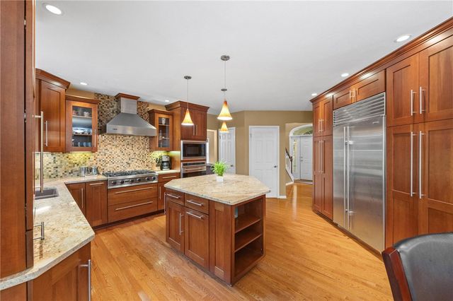 1 Elatia Circle, Pittsford, NY 14534