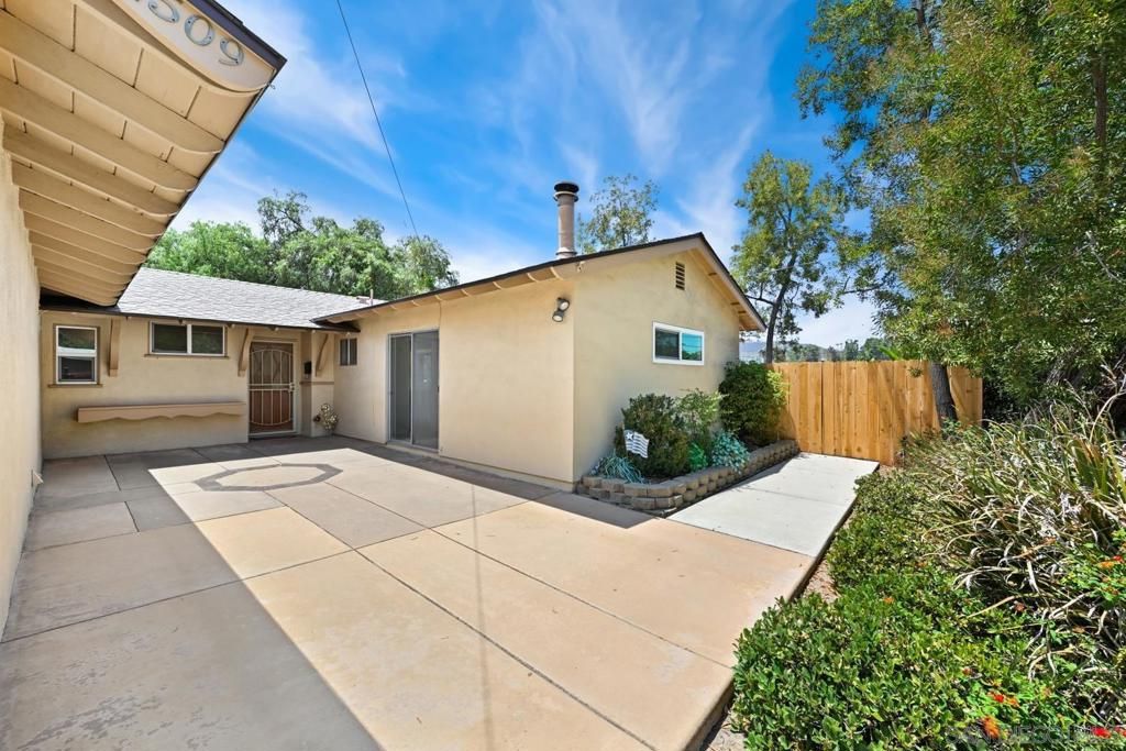 Image 2 of property listing at 12509 Taunt Rd., Poway, CA 92064