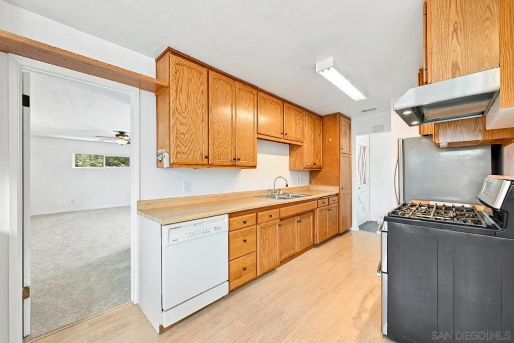 Image 9 of property listing at 12509 Taunt Rd., Poway, CA 92064