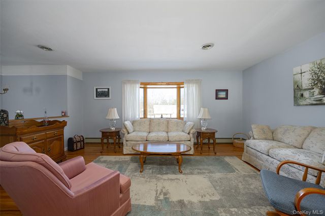 25 Verplanck Avenue, Hopewell Junction, NY 12533