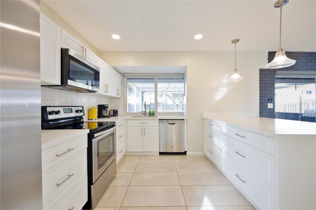 609 S Crescent Drive, Hollywood, FL 33021