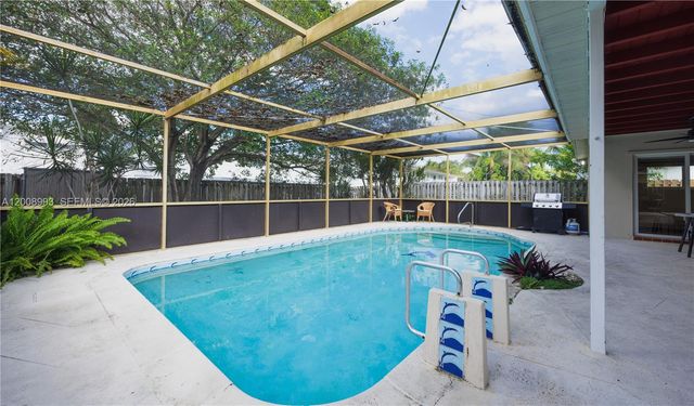 609 S Crescent Drive, Hollywood, FL 33021