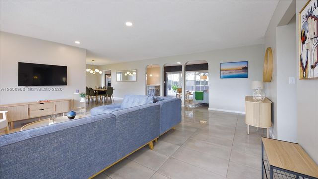 609 S Crescent Drive, Hollywood, FL 33021