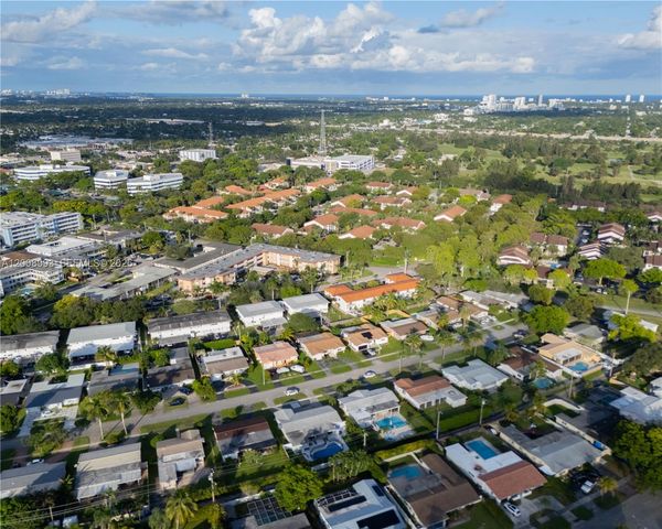 609 S Crescent Drive, Hollywood, FL 33021
