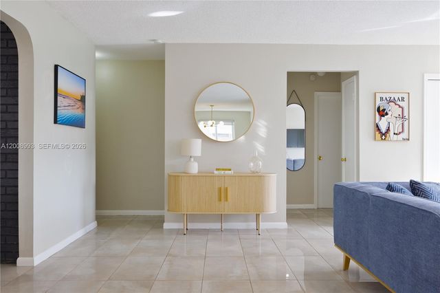 609 S Crescent Drive, Hollywood, FL 33021
