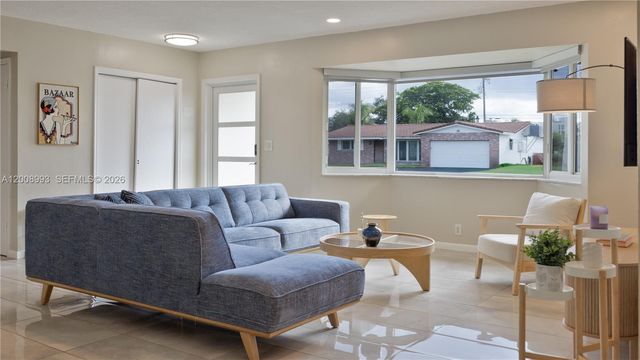 609 S Crescent Drive, Hollywood, FL 33021