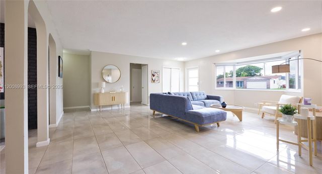 609 S Crescent Drive, Hollywood, FL 33021