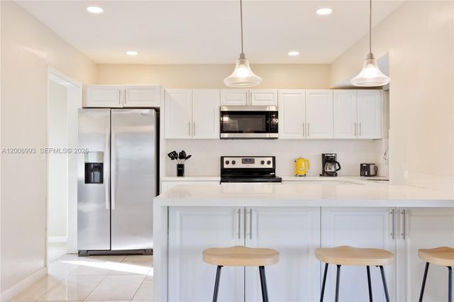 609 S Crescent Drive, Hollywood, FL 33021