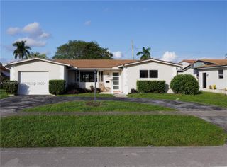 609 S Crescent Drive, Hollywood, FL 33021