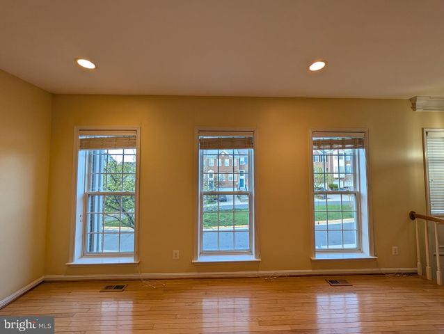 45775 SMOKETREE TER, Sterling, VA 20166