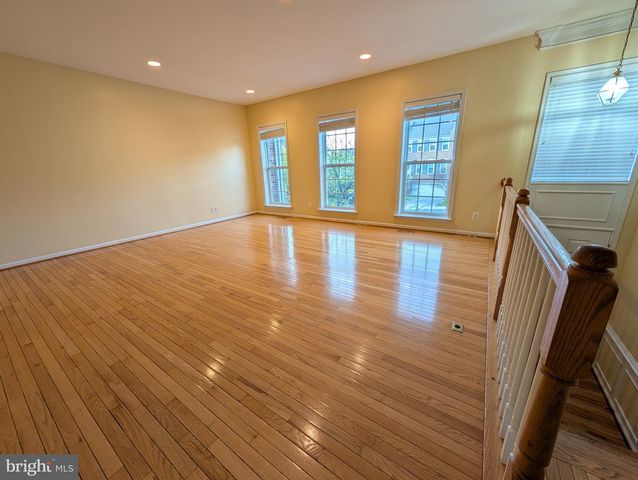 45775 SMOKETREE TER, Sterling, VA 20166
