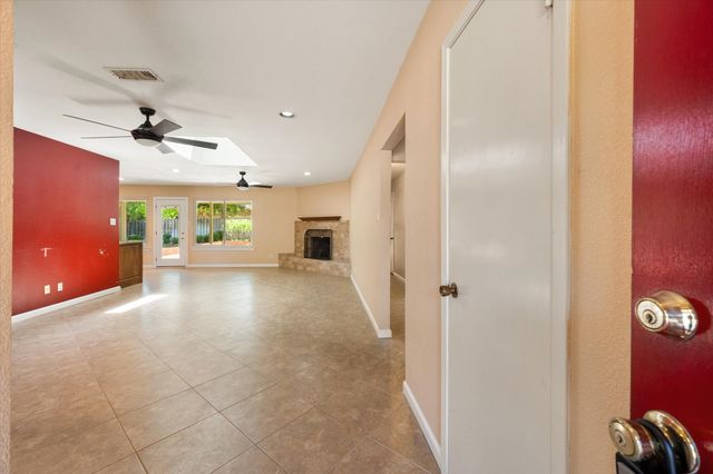 815 Vail Drive, Arlington, TX 76012