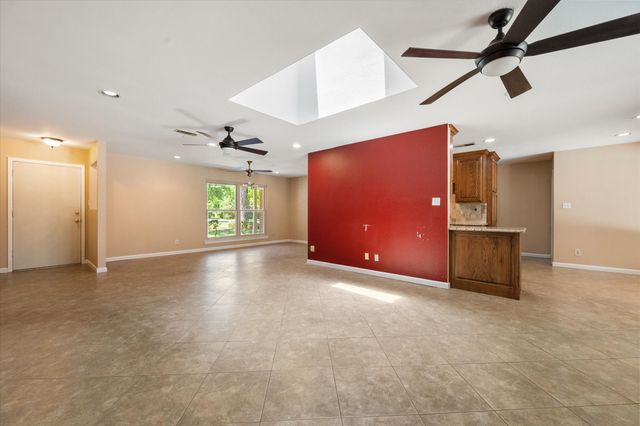 815 Vail Drive, Arlington, TX 76012