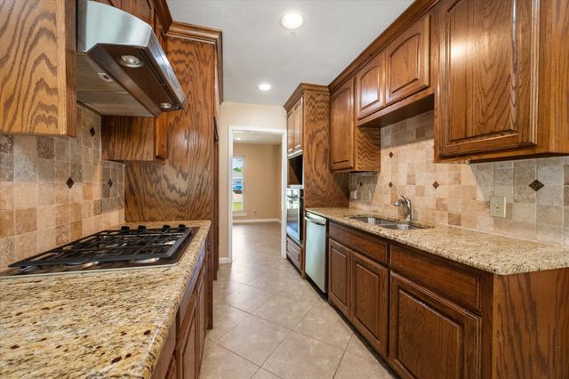 815 Vail Drive, Arlington, TX 76012