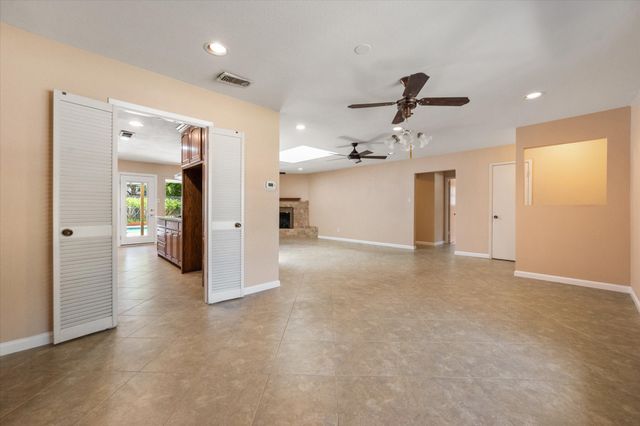 815 Vail Drive, Arlington, TX 76012