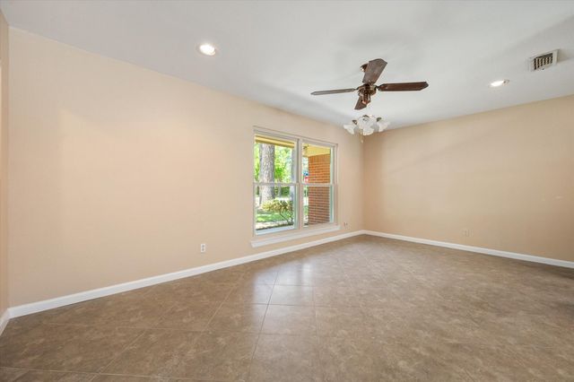 815 Vail Drive, Arlington, TX 76012