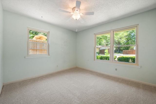 815 Vail Drive, Arlington, TX 76012
