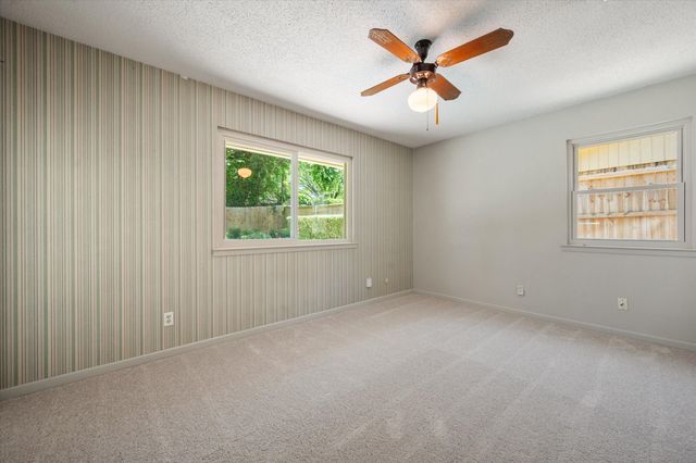 815 Vail Drive, Arlington, TX 76012