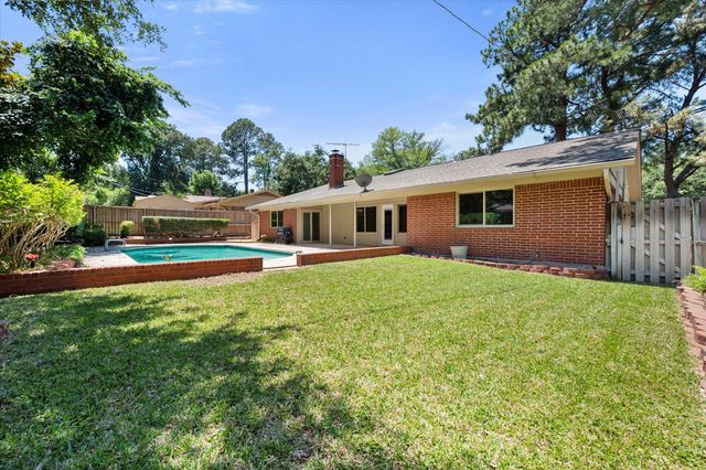 815 Vail Drive, Arlington, TX 76012