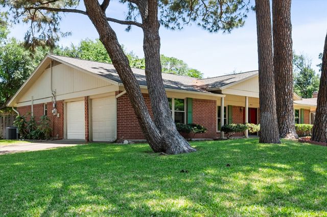 815 Vail Drive, Arlington, TX 76012