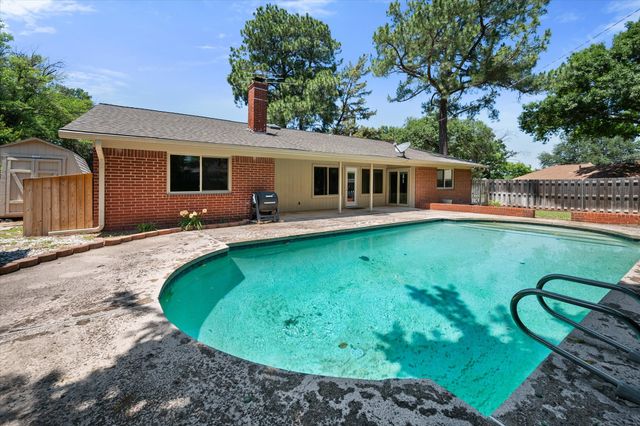 815 Vail Drive, Arlington, TX 76012