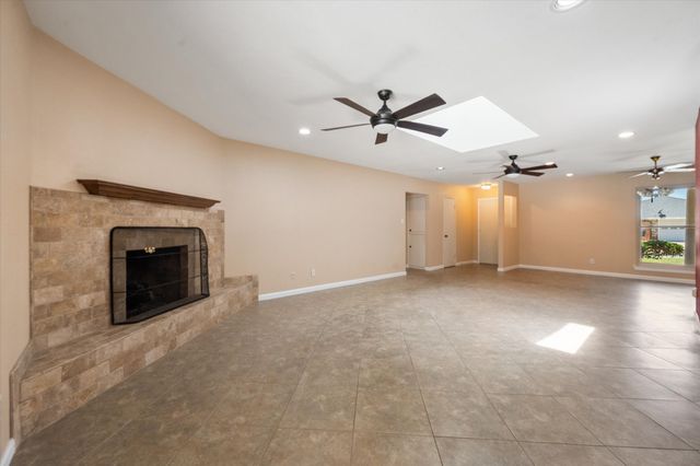 815 Vail Drive, Arlington, TX 76012