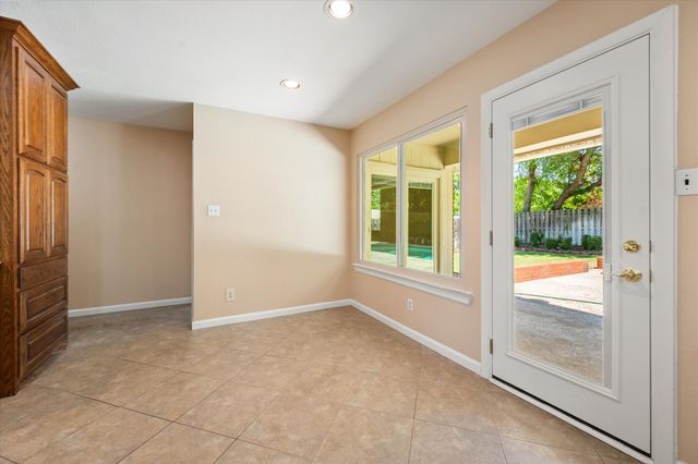 815 Vail Drive, Arlington, TX 76012