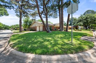 815 Vail Drive, Arlington, TX 76012