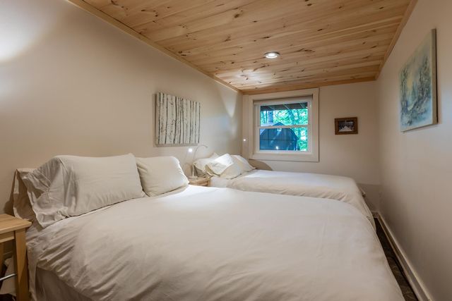 11 Founders Hill Road, Winhall, VT 05340