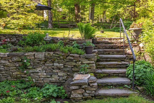 11 Founders Hill Road, Winhall, VT 05340