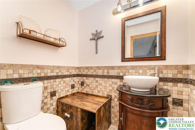 1187 Manzanedo Road, Price Twp, PA 18302