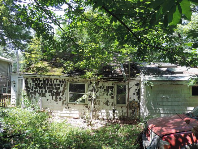5 Woodlawn Road, Raymond, NH 03077