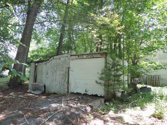 5 Woodlawn Road, Raymond, NH 03077