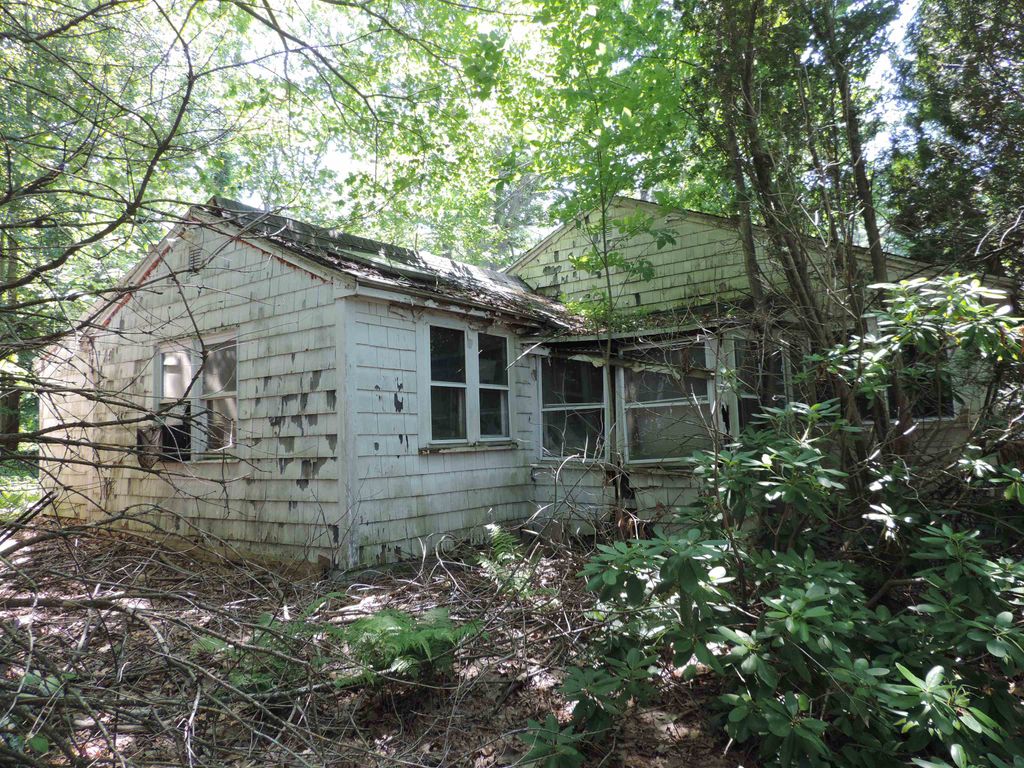 5 Woodlawn Road, Raymond, NH 03077